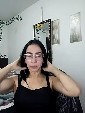 Snapshot of YaraDuartee chatting on 01.17.26 YaraDuartee online show from 01.17.26