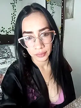 Snapshot of YaraDuartee chatting on 02.14.26 YaraDuartee online show from 02.14.26