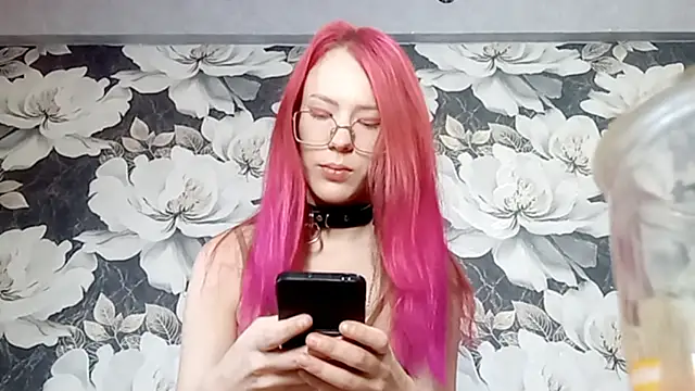 Snapshot of LiaCusson chatting on 10.07.25 LiaCusson online show from 10.07.25