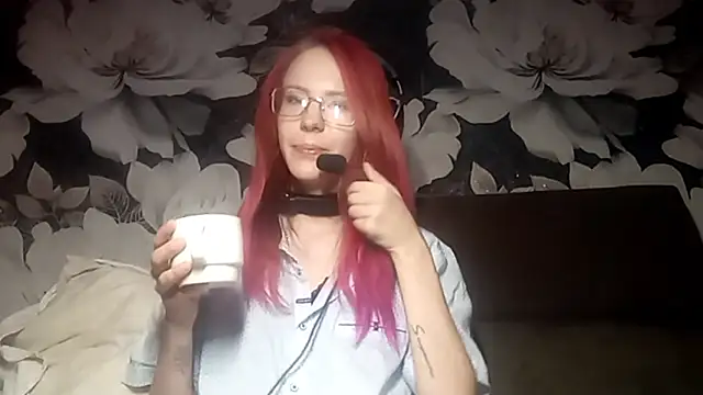 Snapshot of LiaCusson chatting on 10.14.25 LiaCusson online show from 10.14.25