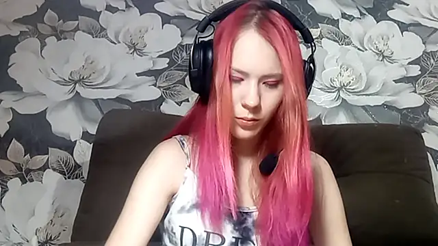 Snapshot of LiaCusson chatting on 10.20.25 LiaCusson online show from 10.20.25