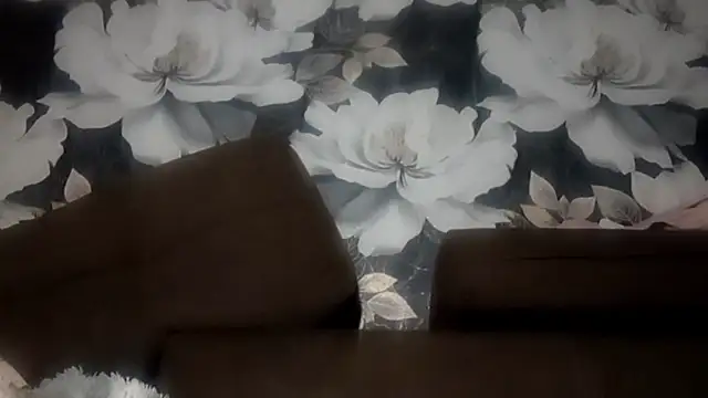 Snapshot of LiaCusson chatting on 10.27.25 LiaCusson online show from 10.27.25