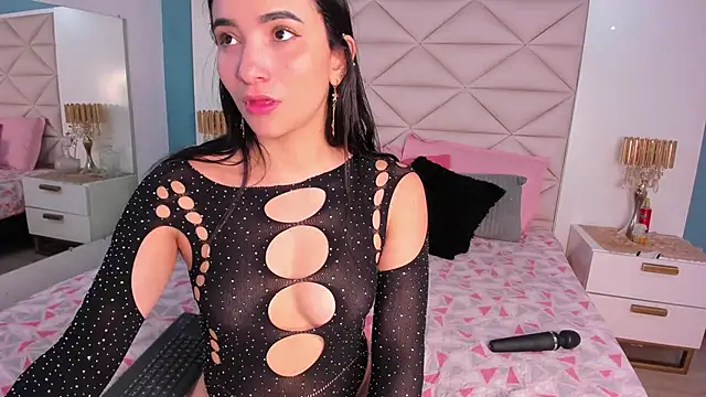 Snapshot of EliDurann chatting on 10.27.25 EliDurann online show from 10.27.25