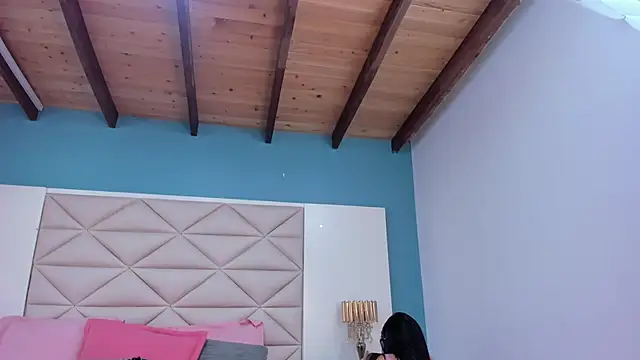 Snapshot of EliDurann chatting on 10.28.25 EliDurann online show from 10.28.25