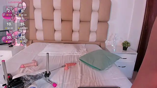 Caroline Millerr online show from 10.23.25