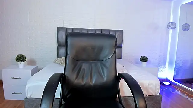 Snapshot of Caroline_Millerr chatting on 05.22.26 Caroline Millerr online show from 05.22.26