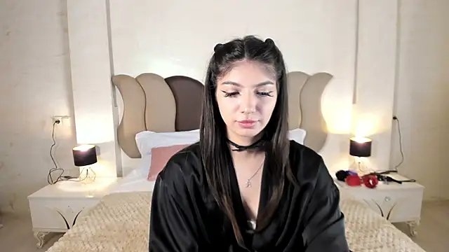 Helly Moon online show from 10.01.25