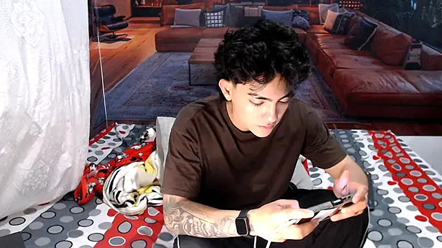 Snapshot of RomeoMillerr chatting on 06.21.26 RomeoMillerr online show from 06.21.26
