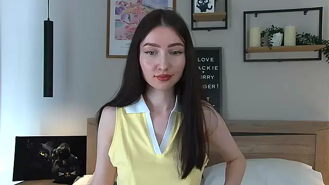 Snapshot of AnaMoonlight chatting on 05.27.26 AnaMoonlight online show from 05.27.26