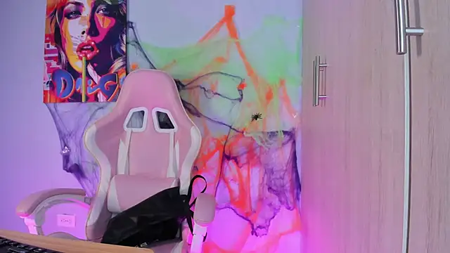 Snapshot of Athenea__fox chatting on 10.28.25 Athenea fox online show from 10.28.25