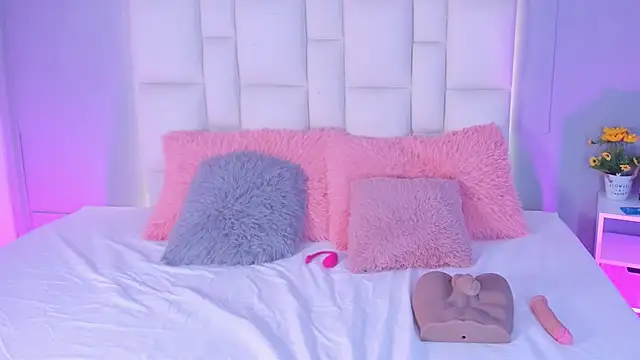 Snapshot of Athenea__fox chatting on 11.25.25 Athenea fox online show from 11.25.25