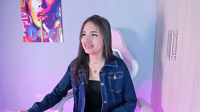 Snapshot of Athenea__fox chatting on 12.14.25 Athenea fox online show from 12.14.25