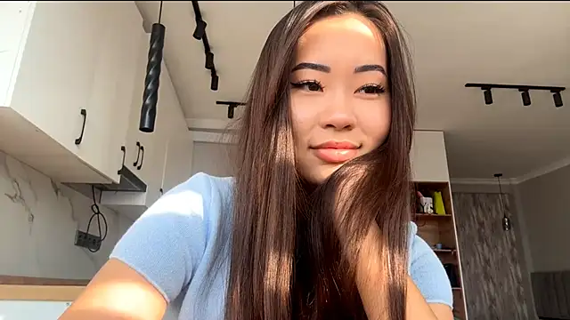 Ur neighbor Kira online show from 10.24.25