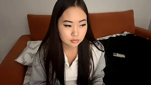 Ur neighbor Kira online show from 11.07.25