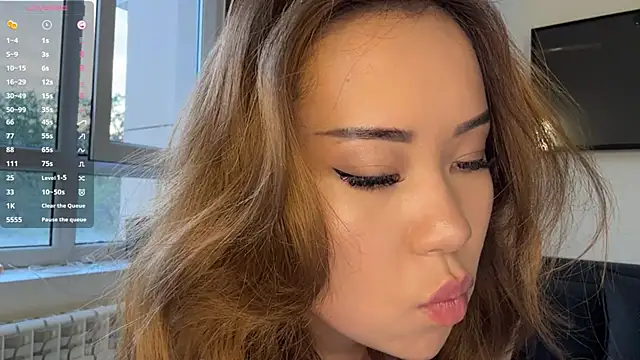 Ur neighbor Kira online show from 04.22.26