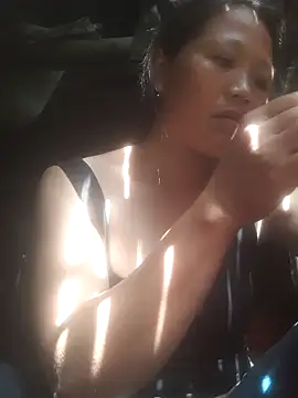 Snapshot of bree-zz chatting on 09.27.25 bree-zz online show from 09.27.25