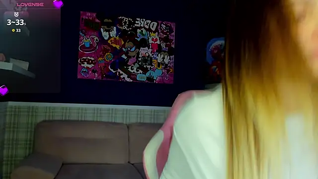 Snapshot of KarinaBroks chatting on 10.17.25 KarinaBroks online show from 10.17.25