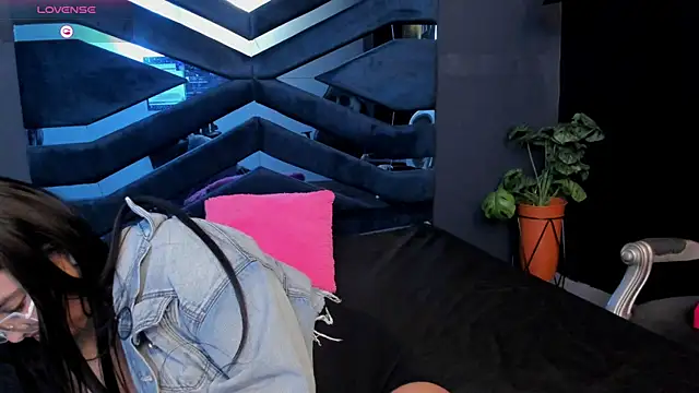 Valka Ross online show from 11.13.25