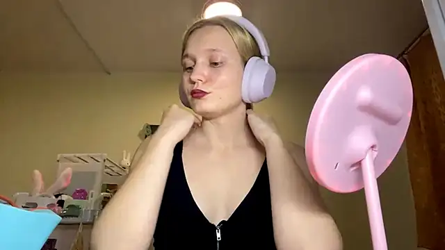 xX Looola Xx online show from 10.18.25