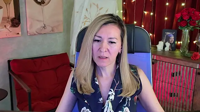 Snapshot of DonnaSmitth chatting on 04.22.26 DonnaSmitth online show from 04.22.26