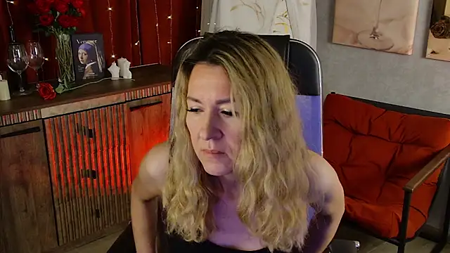 Snapshot of DonnaSmitth chatting on 05.13.26 DonnaSmitth online show from 05.13.26