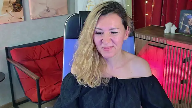 Snapshot of DonnaSmitth chatting on 05.19.26 DonnaSmitth online show from 05.19.26