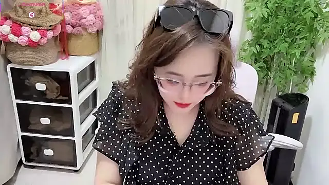 Snapshot of NEWONETO chatting on 06.19.26 NEWONETO online show from 06.19.26