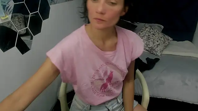 Valery More   online show from 10.26.25