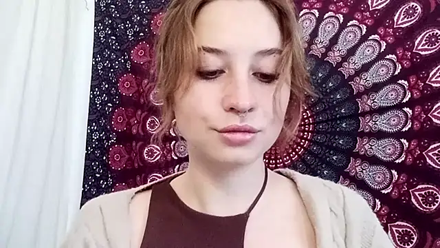 Snapshot of AdalynKiss chatting on 10.07.25 AdalynKiss online show from 10.07.25