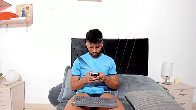 Taylormaccurdy  online show from 02.27.26