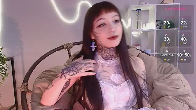 Snapshot of Emma_Willis chatting on 09.30.25 Emma Willis online show from 09.30.25