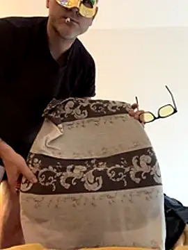 Chinolow online show from 11.27.25