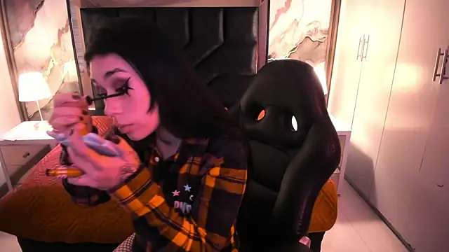 SusanVilla online show from 11.21.25