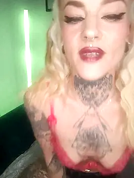 Snapshot of Peach420live chatting on 11.26.25 Peach420live online show from 11.26.25