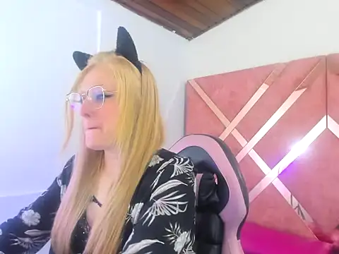 AliceCat 01 online show from 09.30.25