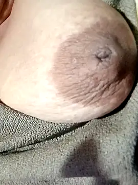 Hotmommax online show from 10.26.25