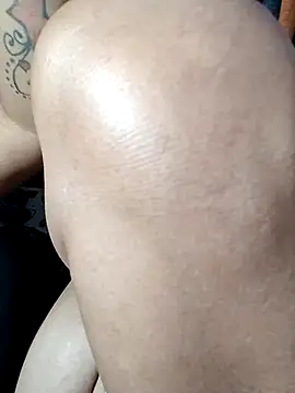 Hotmommax online show from 04.12.26