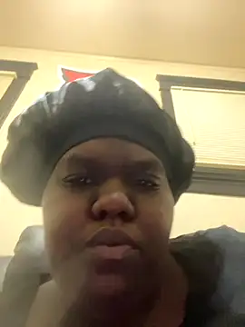 Snapshot of Angelslays chatting on 10.24.25 Angelslays online show from 10.24.25