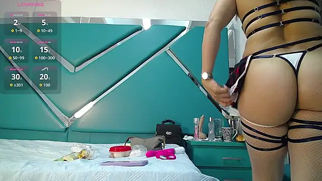 chloe  Jones  online show from 04.07.26