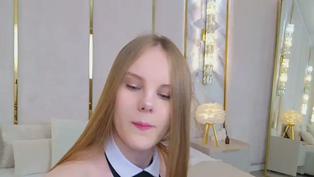 Snapshot of Lili_Lohan chatting on 06.22.26 Lili Lohan online show from 06.22.26