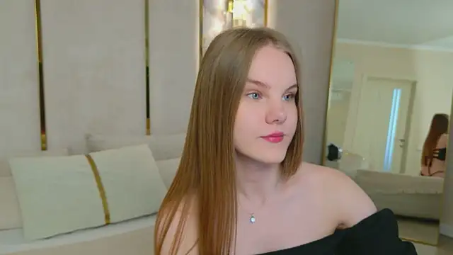 Snapshot of Lili_Lohan chatting on 07.12.26 Lili Lohan online show from 07.12.26