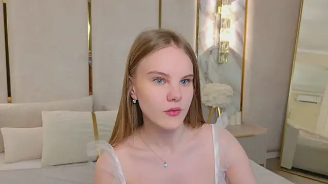 Snapshot of Lili_Lohan chatting on 07.24.26 Lili Lohan online show from 07.24.26