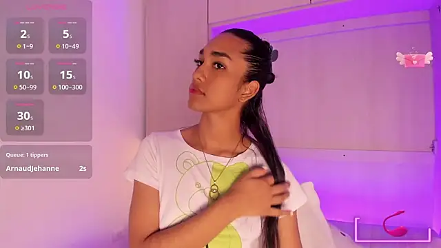 AnahiCollins online show from 11.04.25