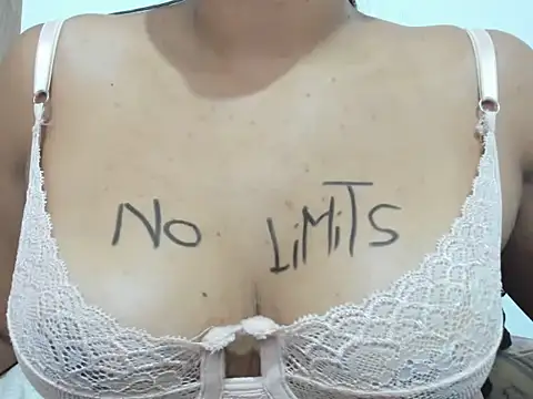 Valentinahot7 online show from 10.15.25