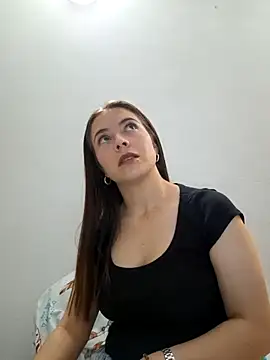 Snapshot of EmmaValencia_ chatting on 10.20.25 EmmaValencia online show from 10.20.25