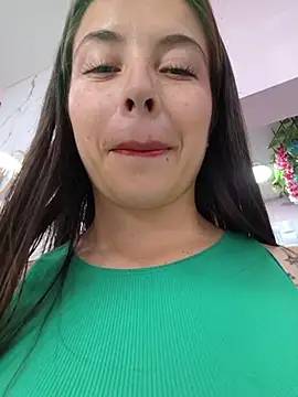 Snapshot of EmmaValencia_ chatting on 04.24.26 EmmaValencia online show from 04.24.26