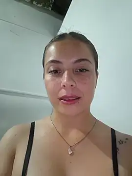 Snapshot of EmmaValencia_ chatting on 05.09.26 EmmaValencia online show from 05.09.26
