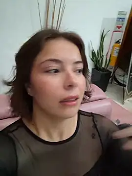 Snapshot of EmmaValencia_ chatting on 05.21.26 EmmaValencia online show from 05.21.26