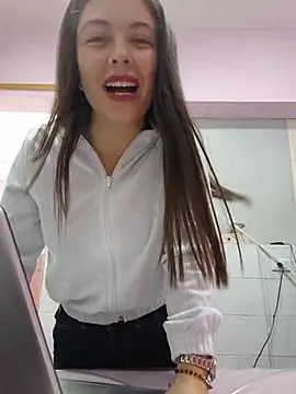 Snapshot of EmmaValencia_ chatting on 05.29.26 EmmaValencia online show from 05.29.26