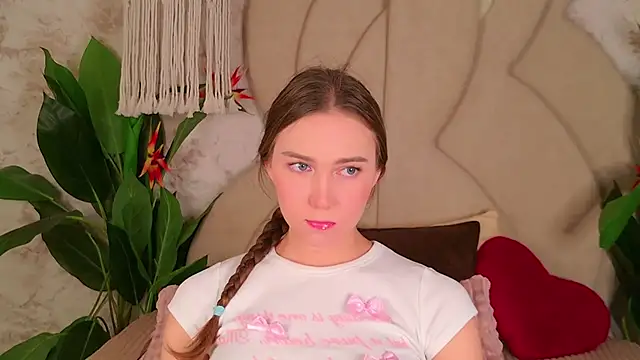 OliviaLay online show from 11.16.25